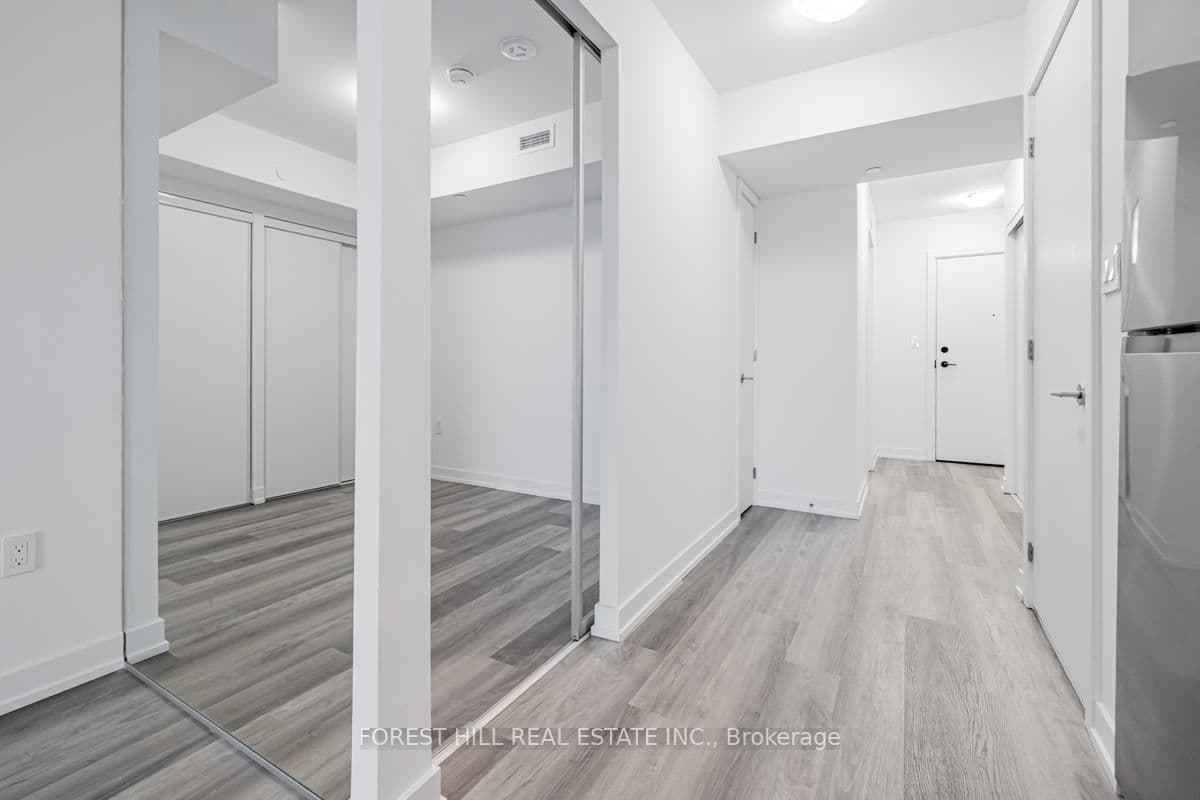 556 Marlee Avenue, Unit 301 thumbnail 8