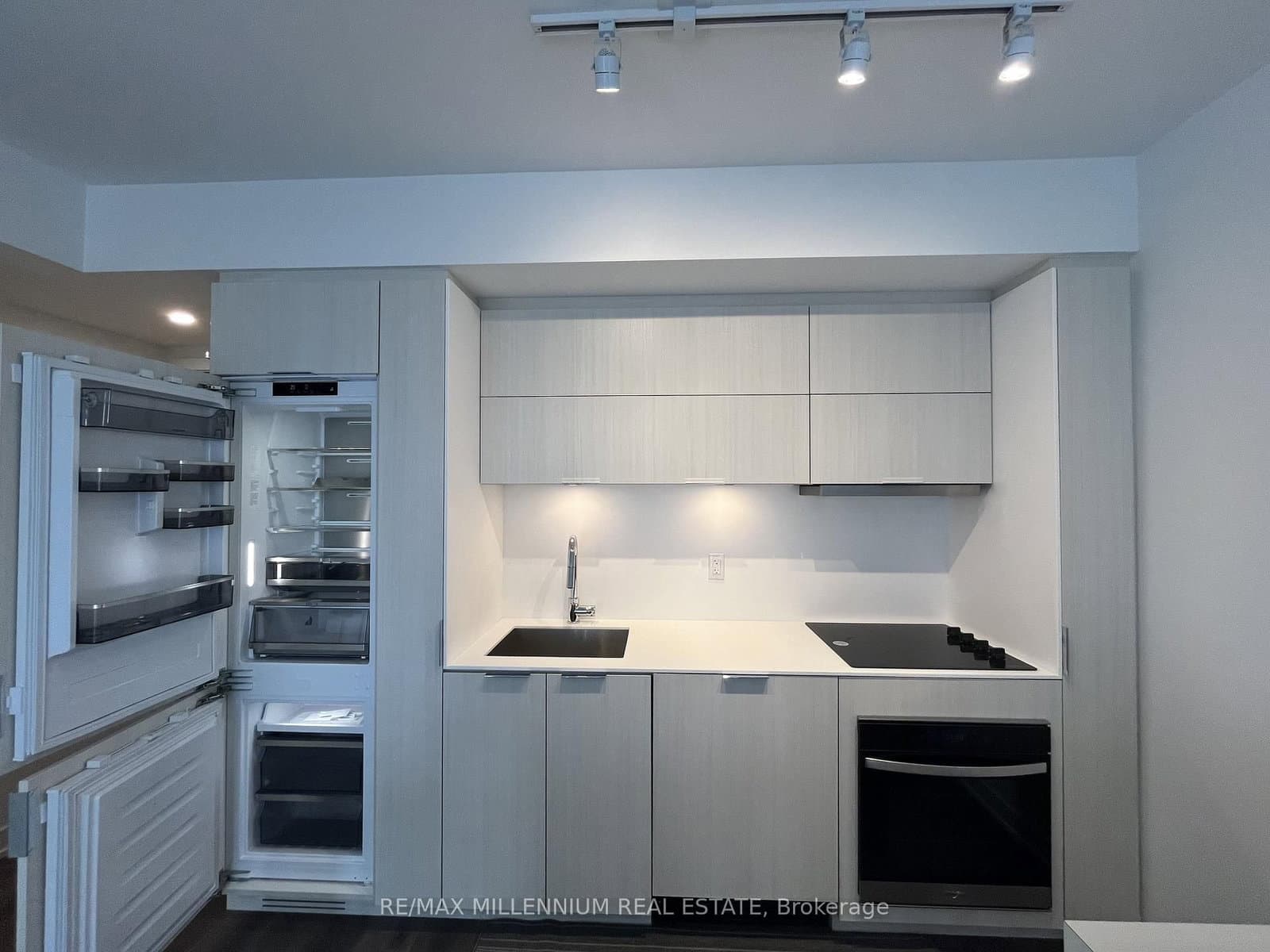 370 Martha Street, Unit 1608 thumbnail 11