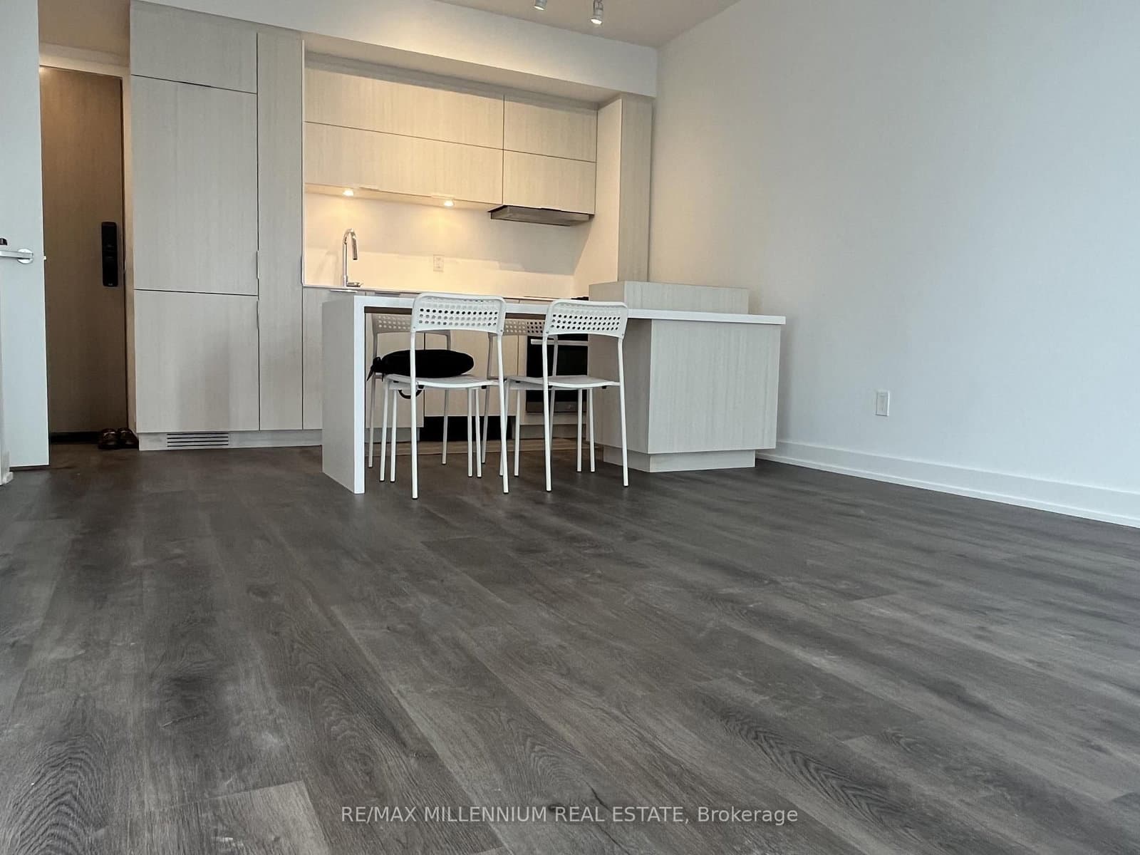 370 Martha Street, Unit 1608 thumbnail 6