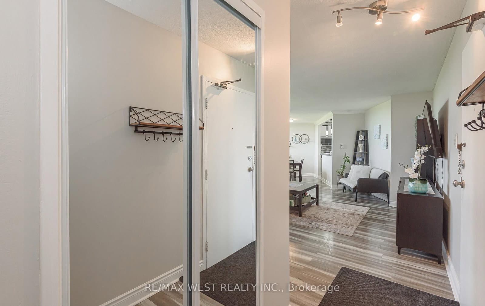 530 Lolita Gardens NE, Unit 1407 thumbnail 6
