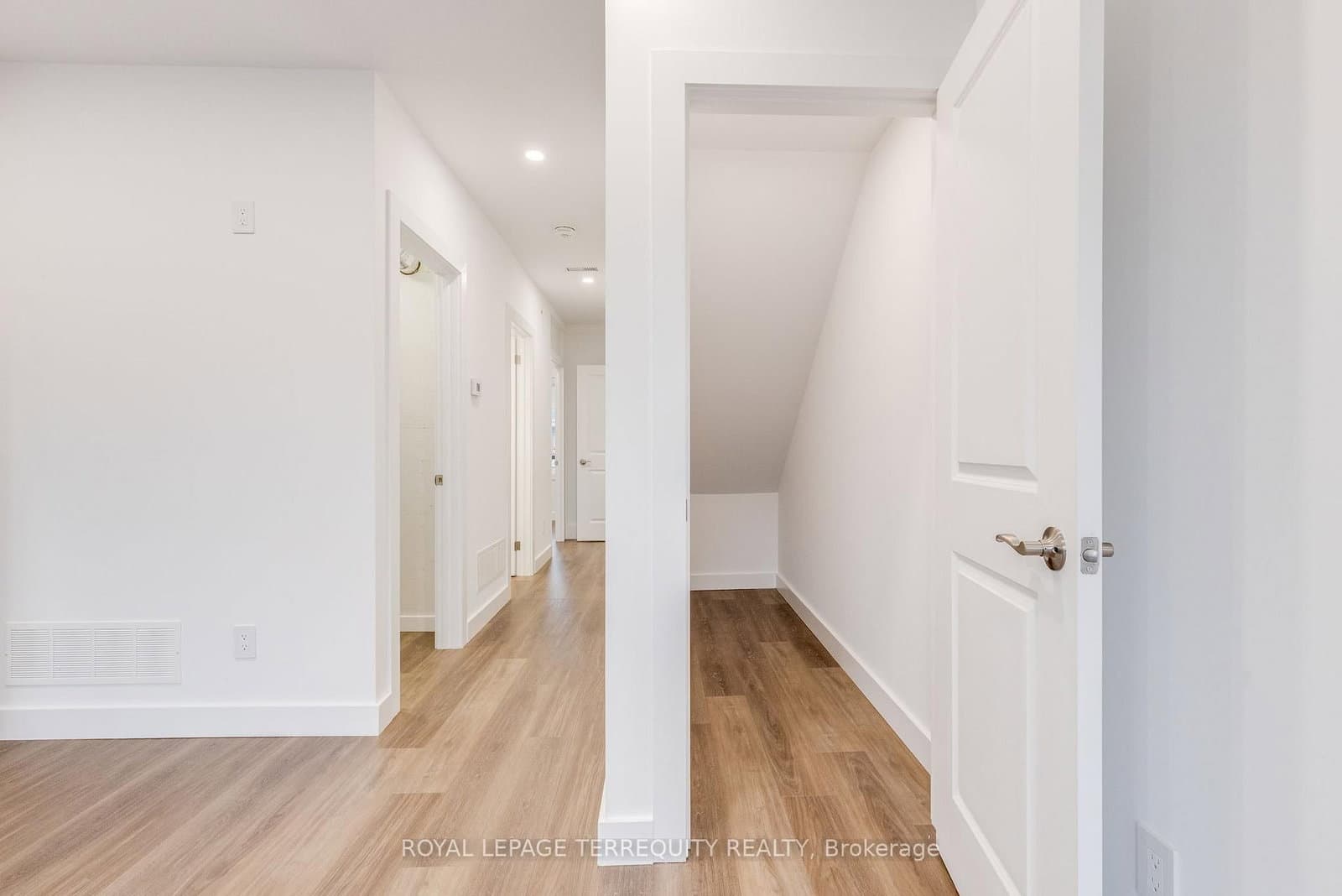 94 Earlscourt Avenue, Unit 2 thumbnail 6