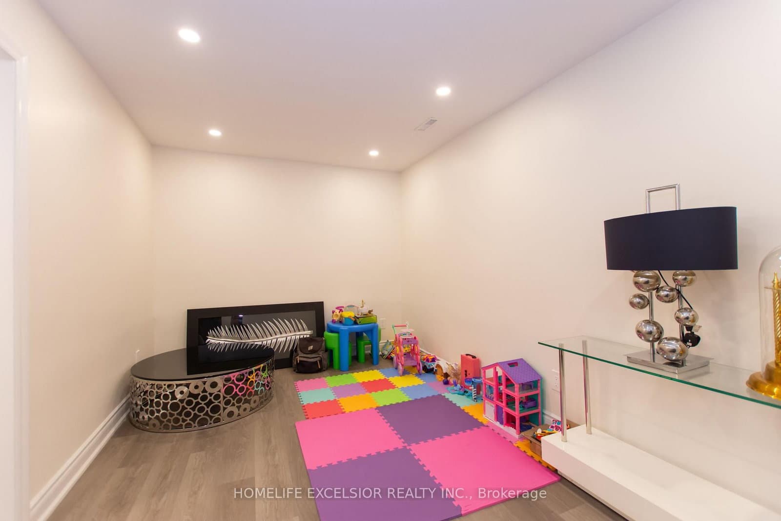 2200 Glenwood School Drive, Unit 9 thumbnail 27