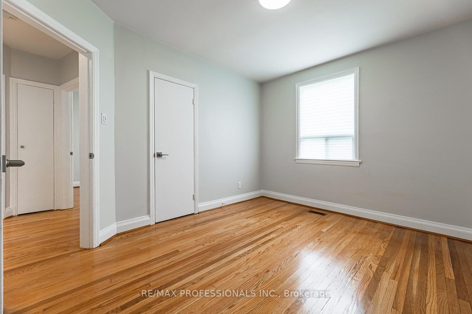 11 Stock Avenue thumbnail 17