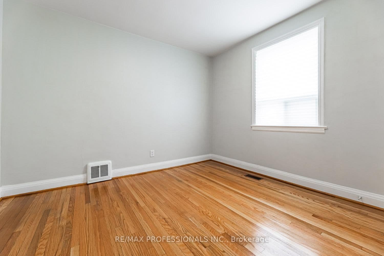 11 Stock Avenue thumbnail 19
