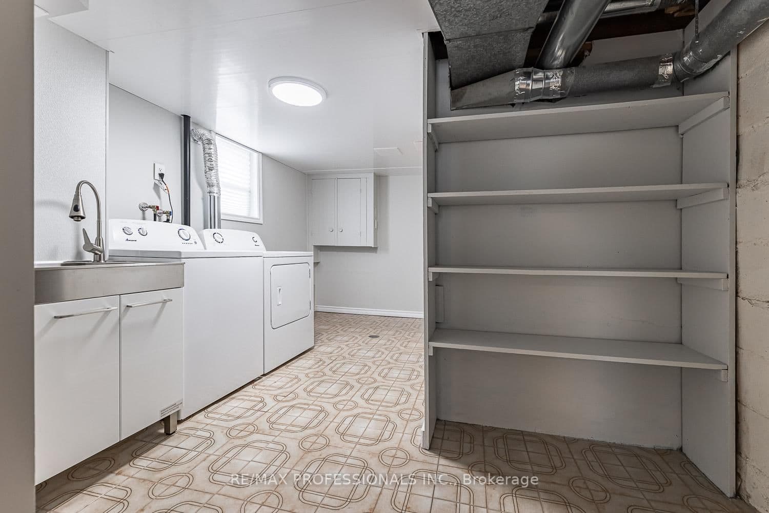 11 Stock Avenue thumbnail 32