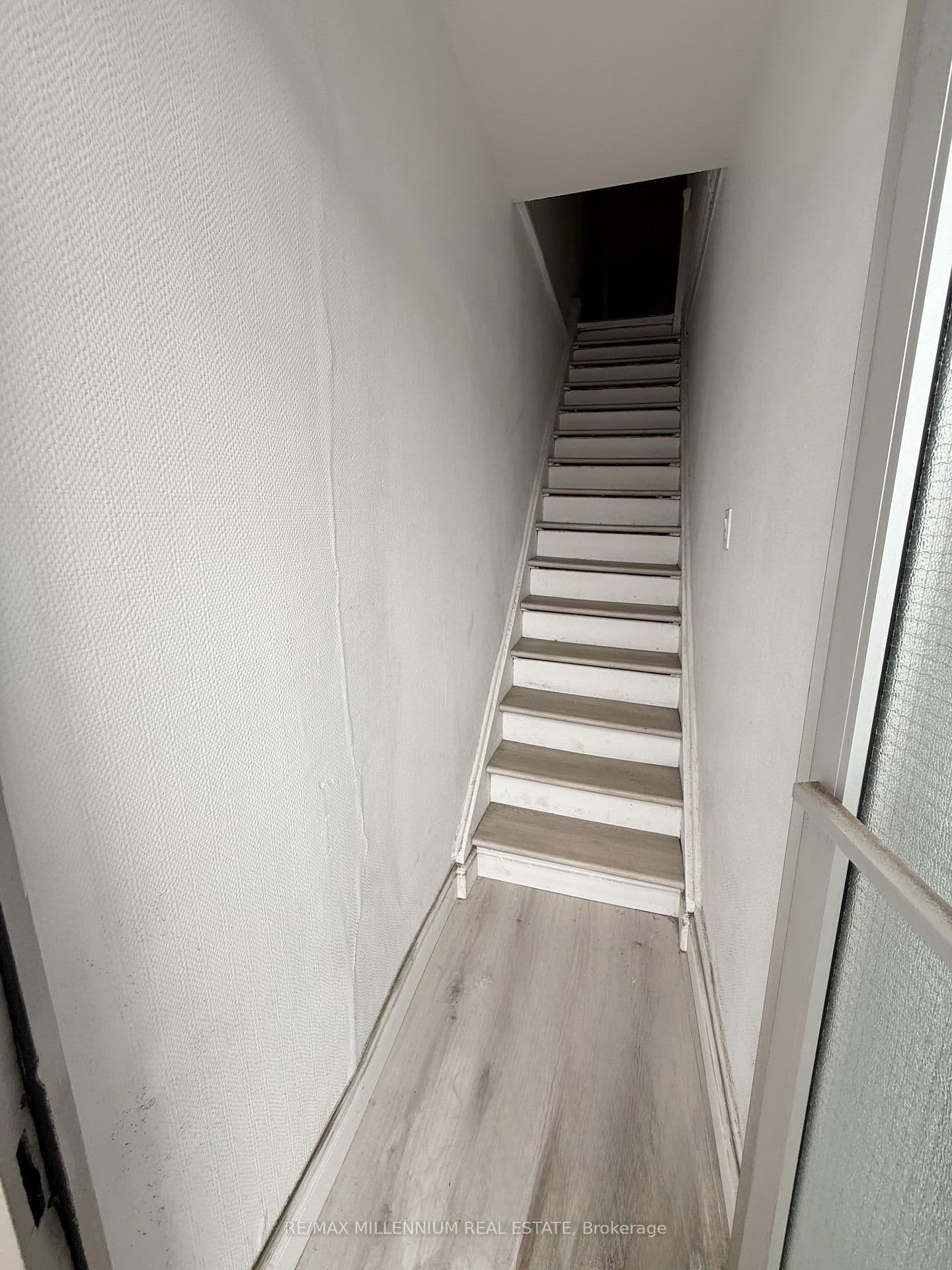 520 Rogers Road, Unit Upper Level thumbnail 5
