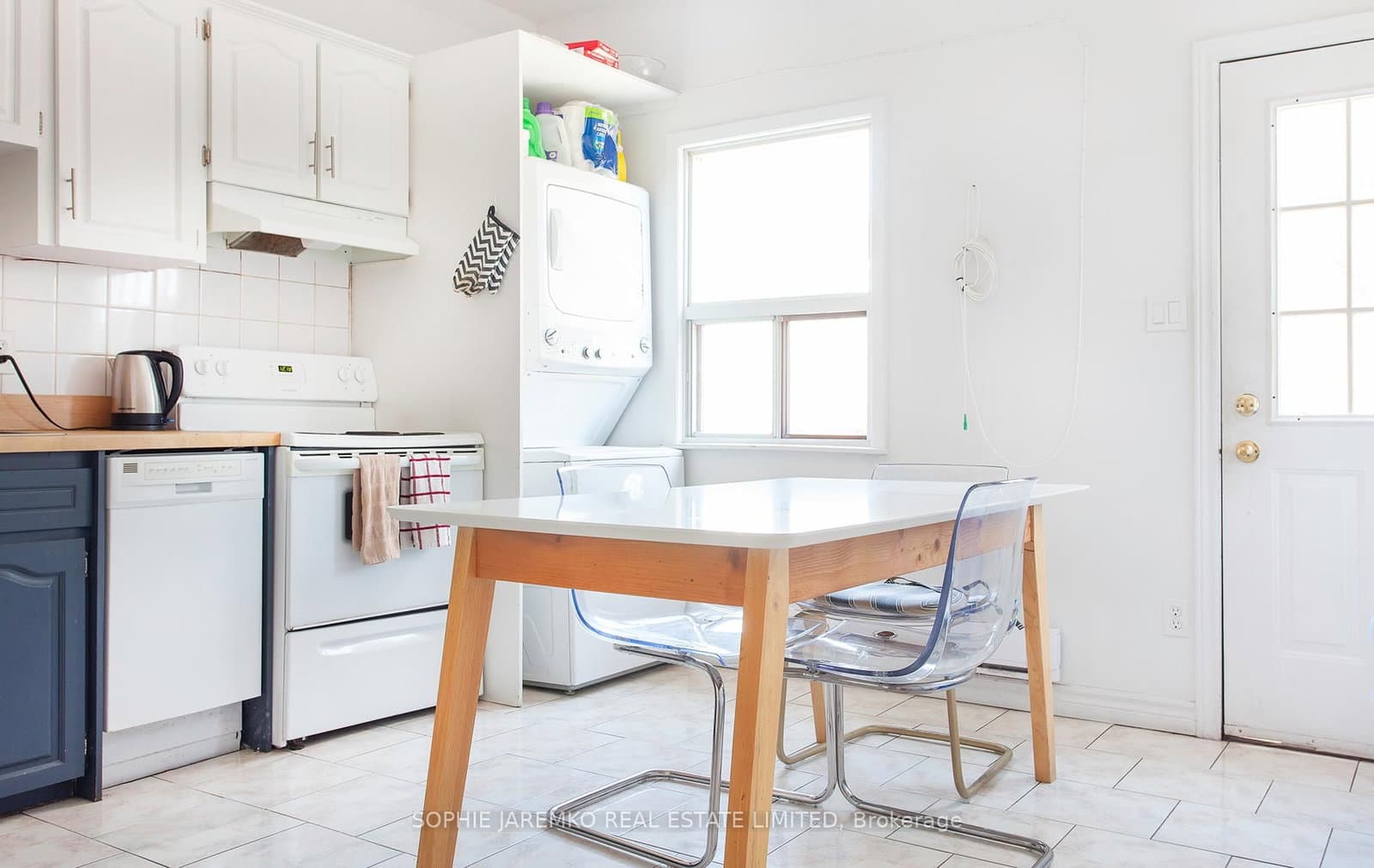 2102A Dundas Street W thumbnail 14