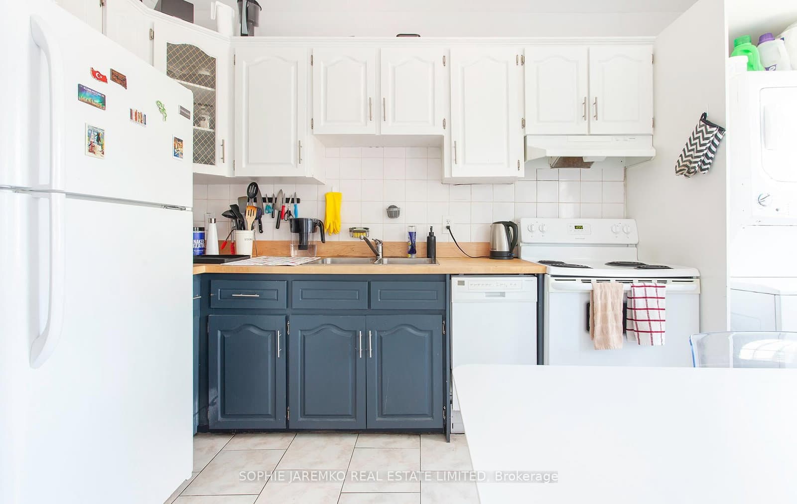 2102A Dundas Street W thumbnail 16