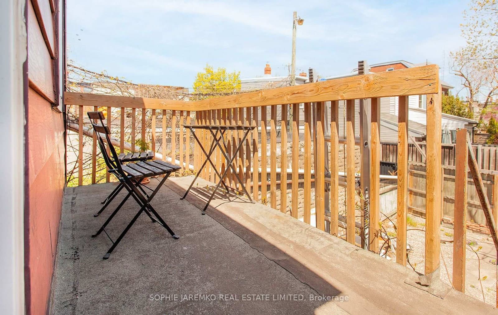 2102A Dundas Street W thumbnail 18