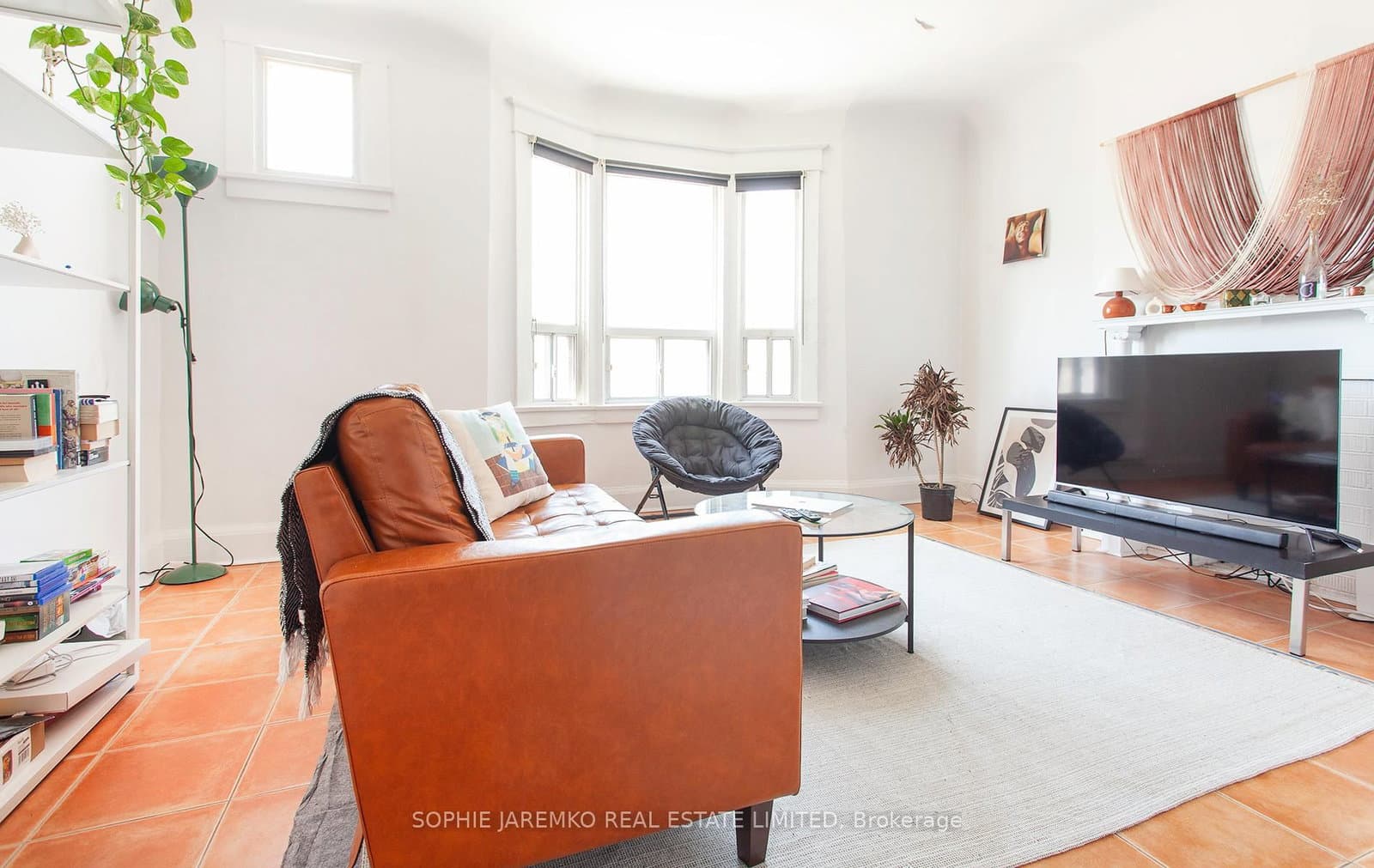 2102A Dundas Street W thumbnail 4