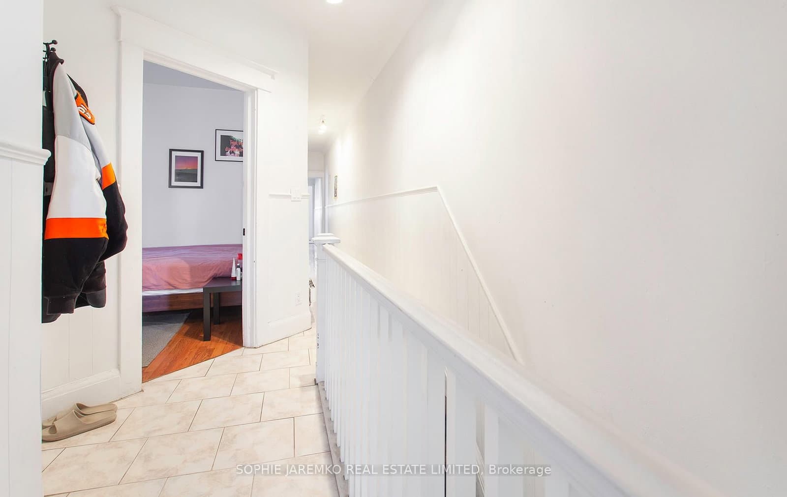 2102A Dundas Street W thumbnail 5
