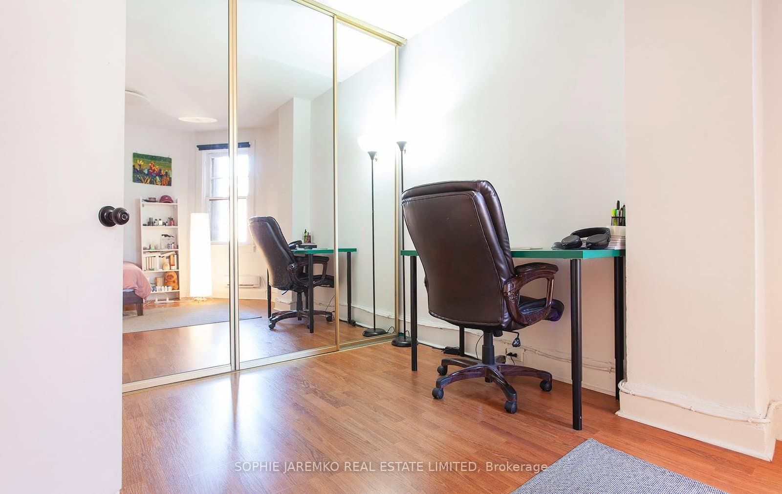 2102A Dundas Street W thumbnail 8