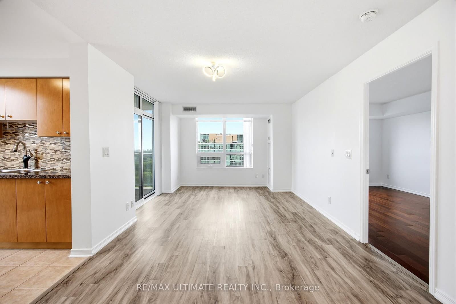 3 Michael Power Place, Unit 1603 thumbnail 11