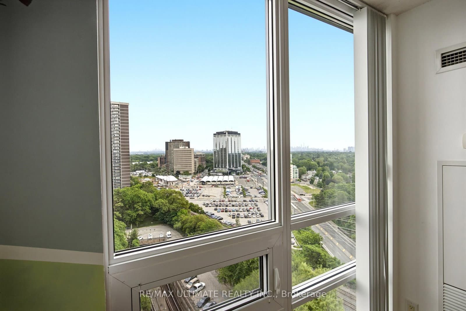3 Michael Power Place, Unit 1603 thumbnail 22
