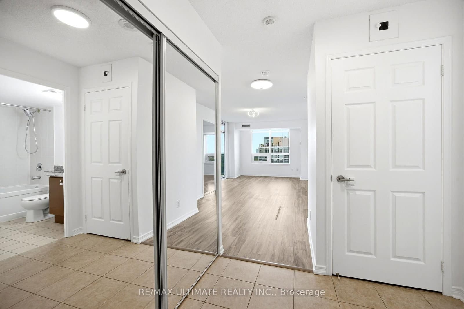 3 Michael Power Place, Unit 1603 thumbnail 4