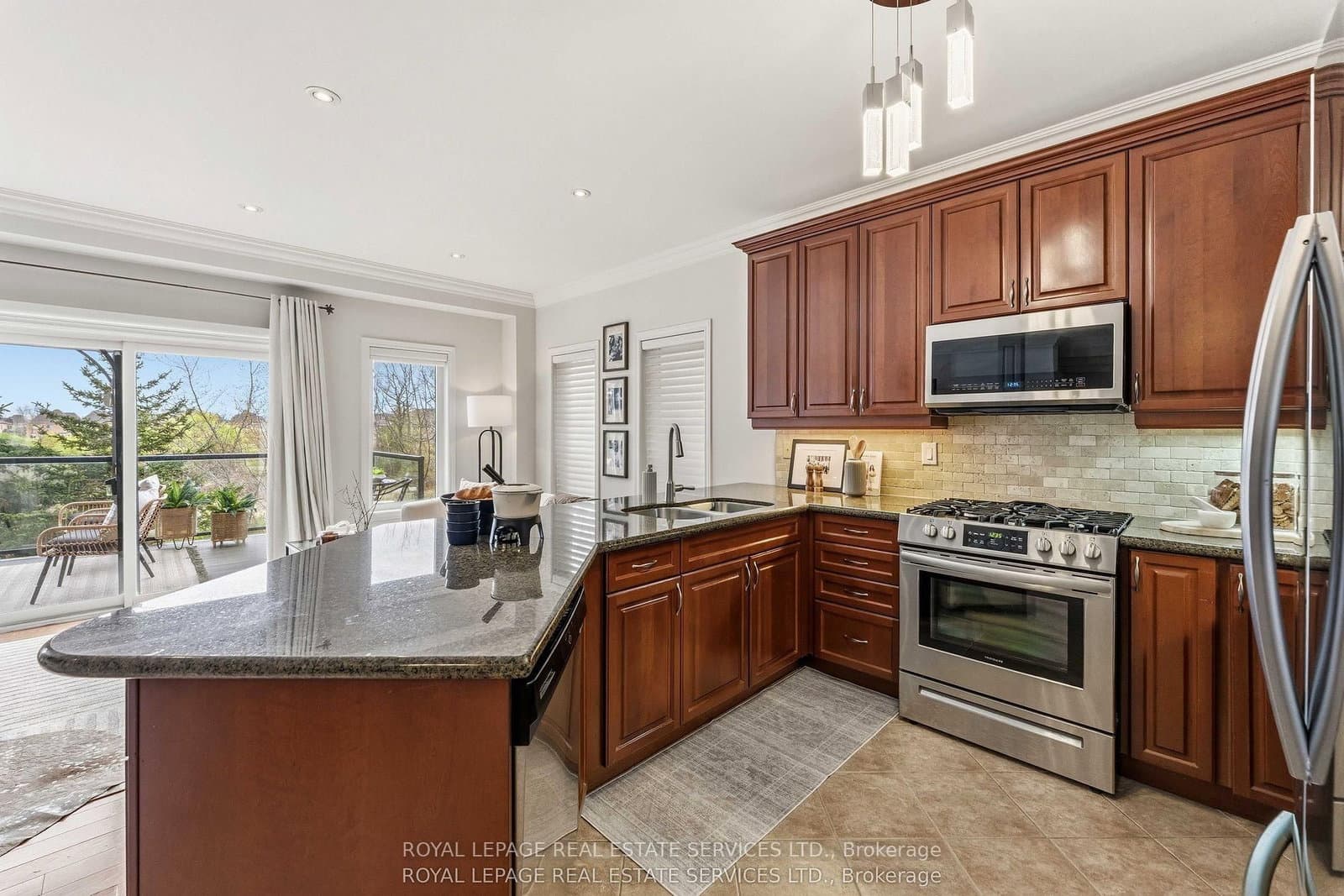 2460 Springforest Drive thumbnail 10