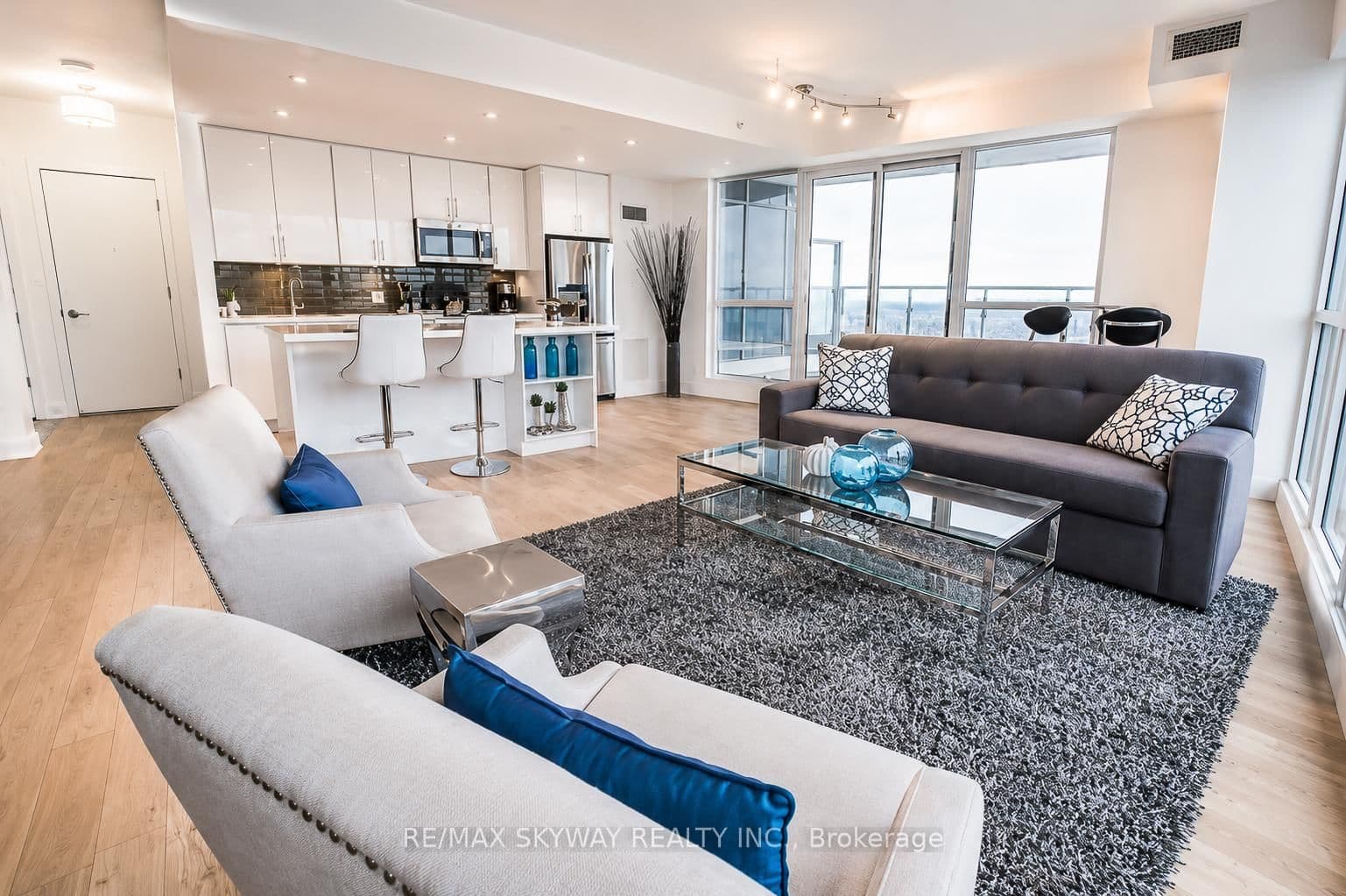 #Lph03 - 2212 Lakeshore Boulevard W