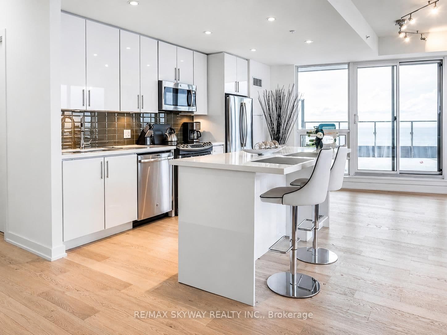 2212 Lakeshore Boulevard W, Unit Lph03 thumbnail 18