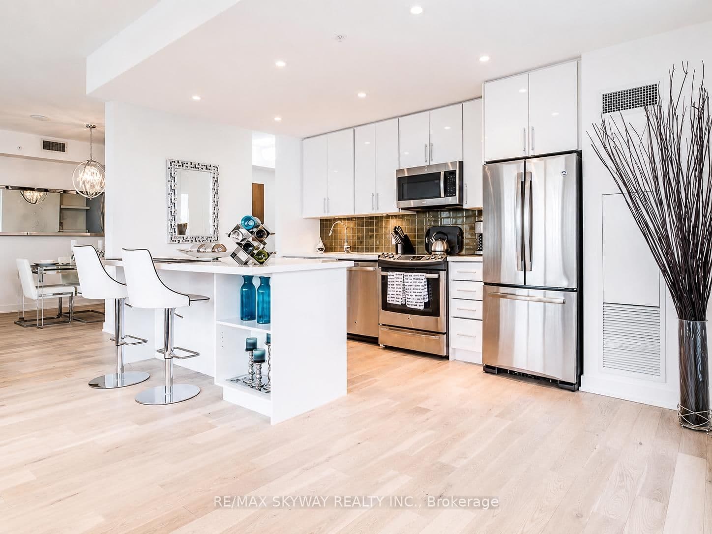 2212 Lakeshore Boulevard W, Unit Lph03 thumbnail 5