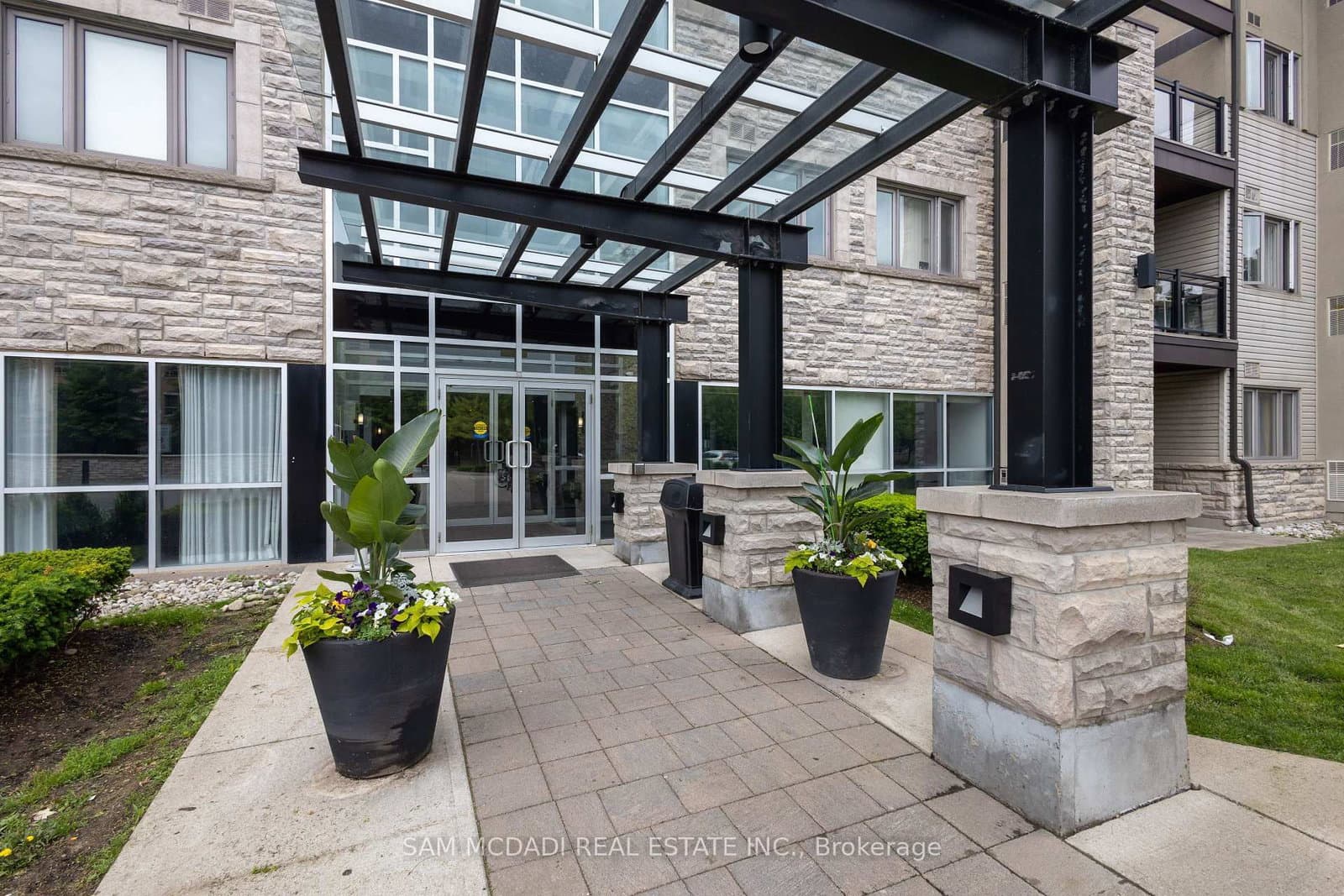 570 Lolita Gardens, Unit 332 thumbnail 2