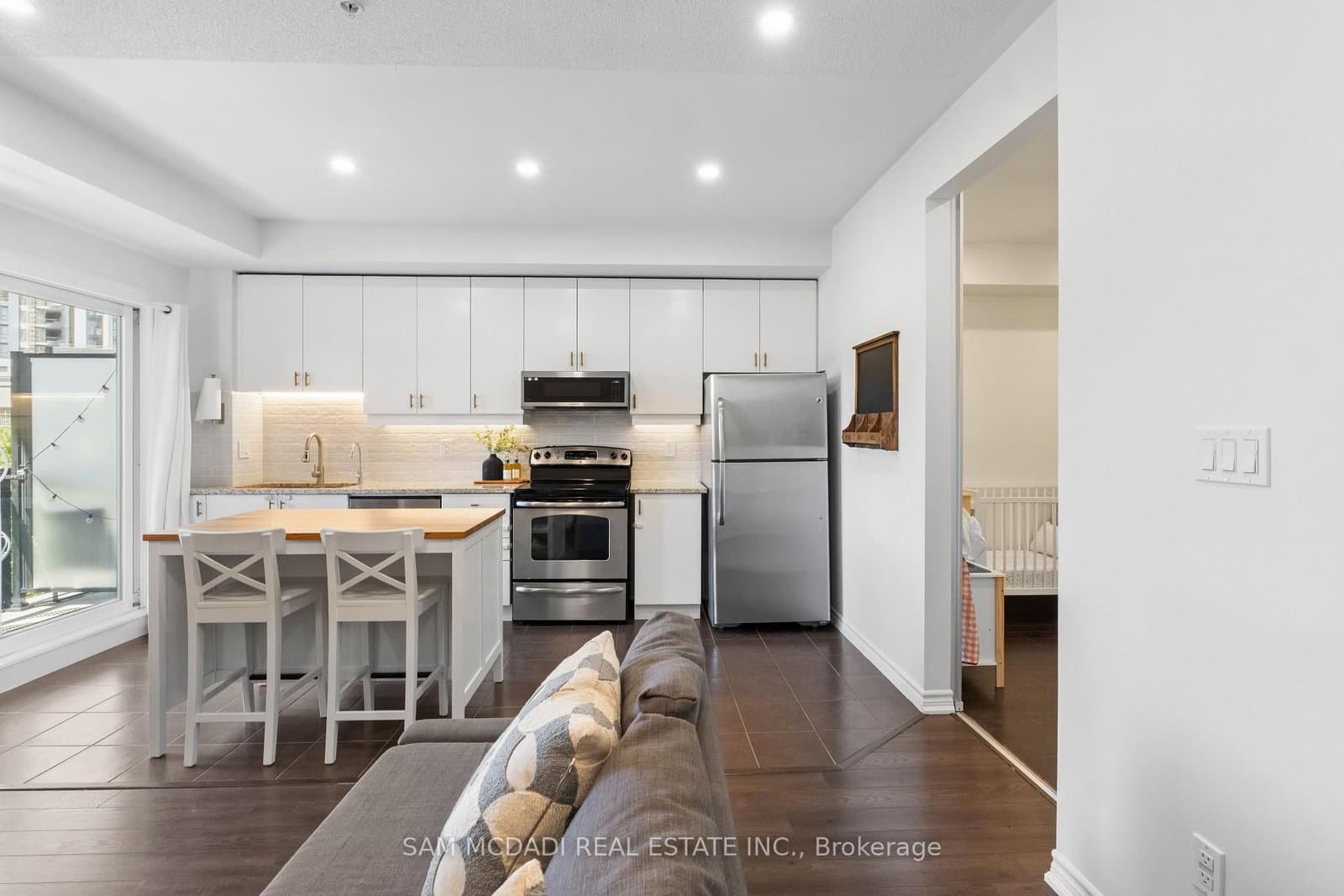 570 Lolita Gardens, Unit 332 thumbnail 4