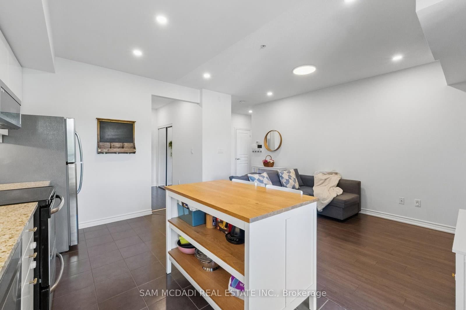 570 Lolita Gardens, Unit 332 thumbnail 7