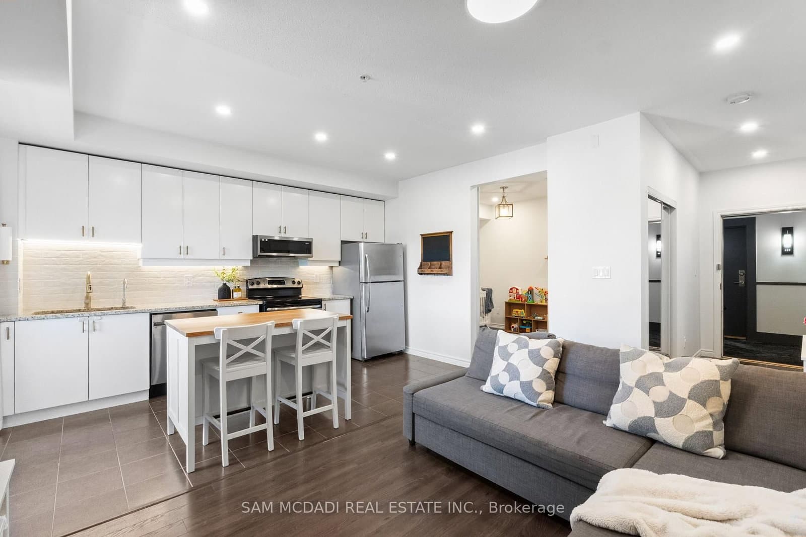 570 Lolita Gardens, Unit 332 thumbnail 8