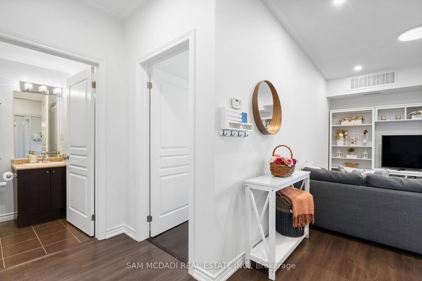 570 Lolita Gardens, Unit 332 thumbnail 9