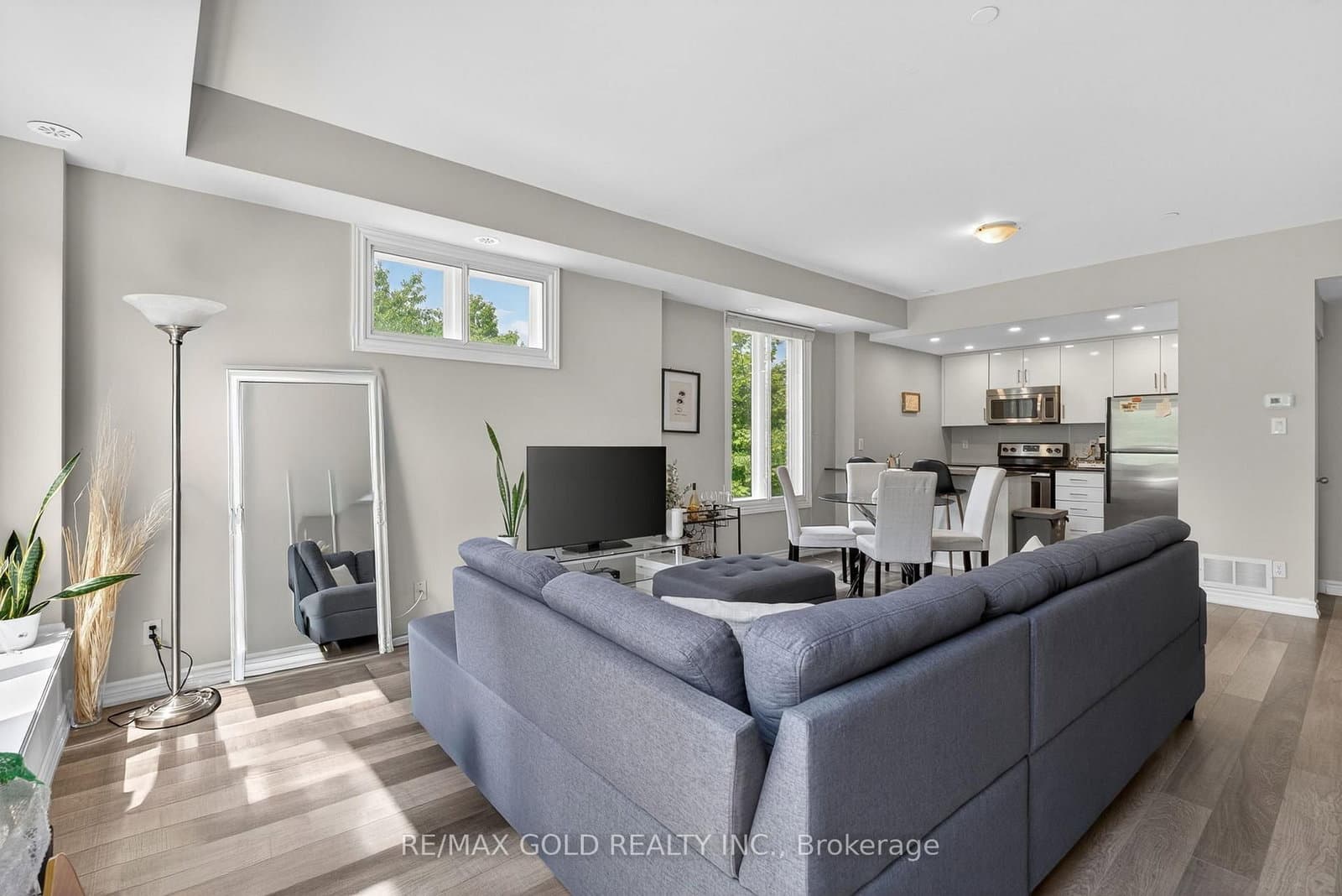 30 Carnation Avenue, Unit 92 thumbnail 12
