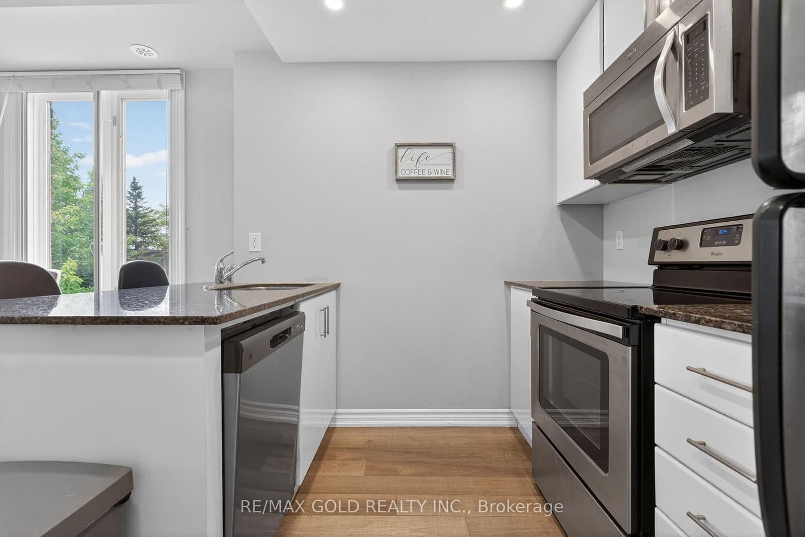 30 Carnation Avenue, Unit 92 thumbnail 20