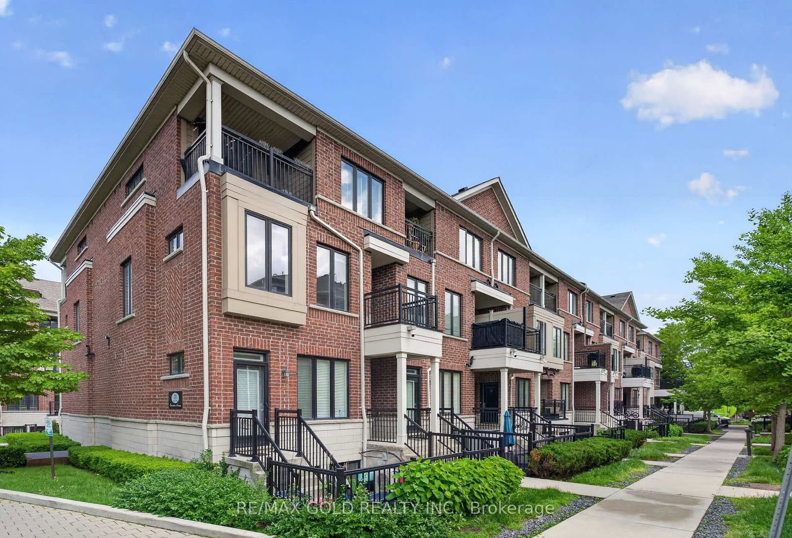 30 Carnation Avenue, Unit 92 thumbnail 34