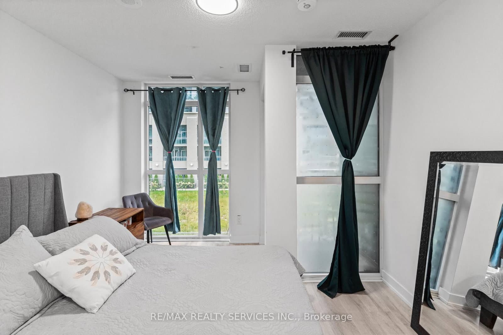 251 Manitoba Street, Unit 115 thumbnail 15