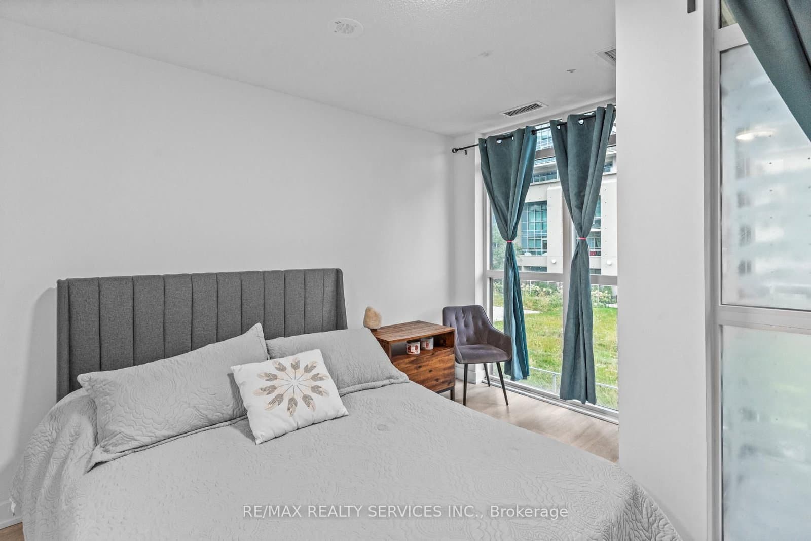 251 Manitoba Street, Unit 115 thumbnail 16