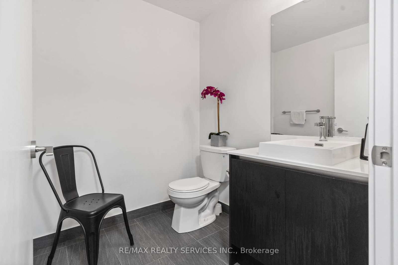 251 Manitoba Street, Unit 115 thumbnail 18