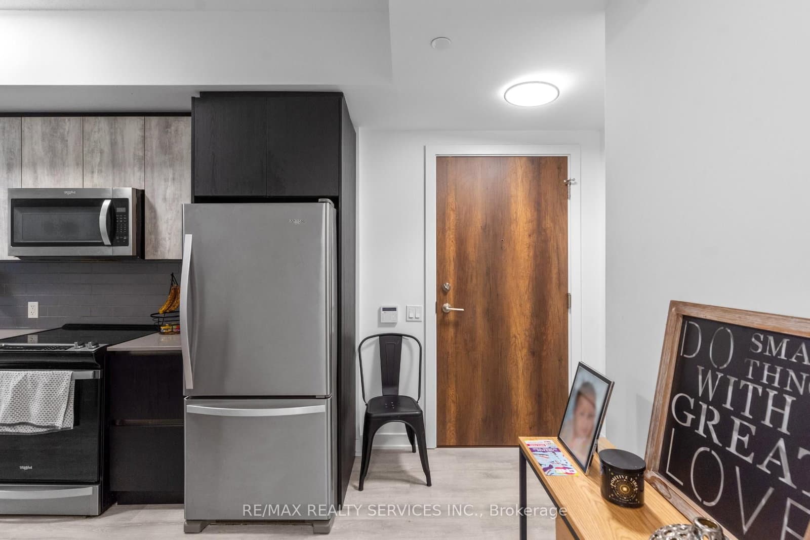 251 Manitoba Street, Unit 115 thumbnail 4