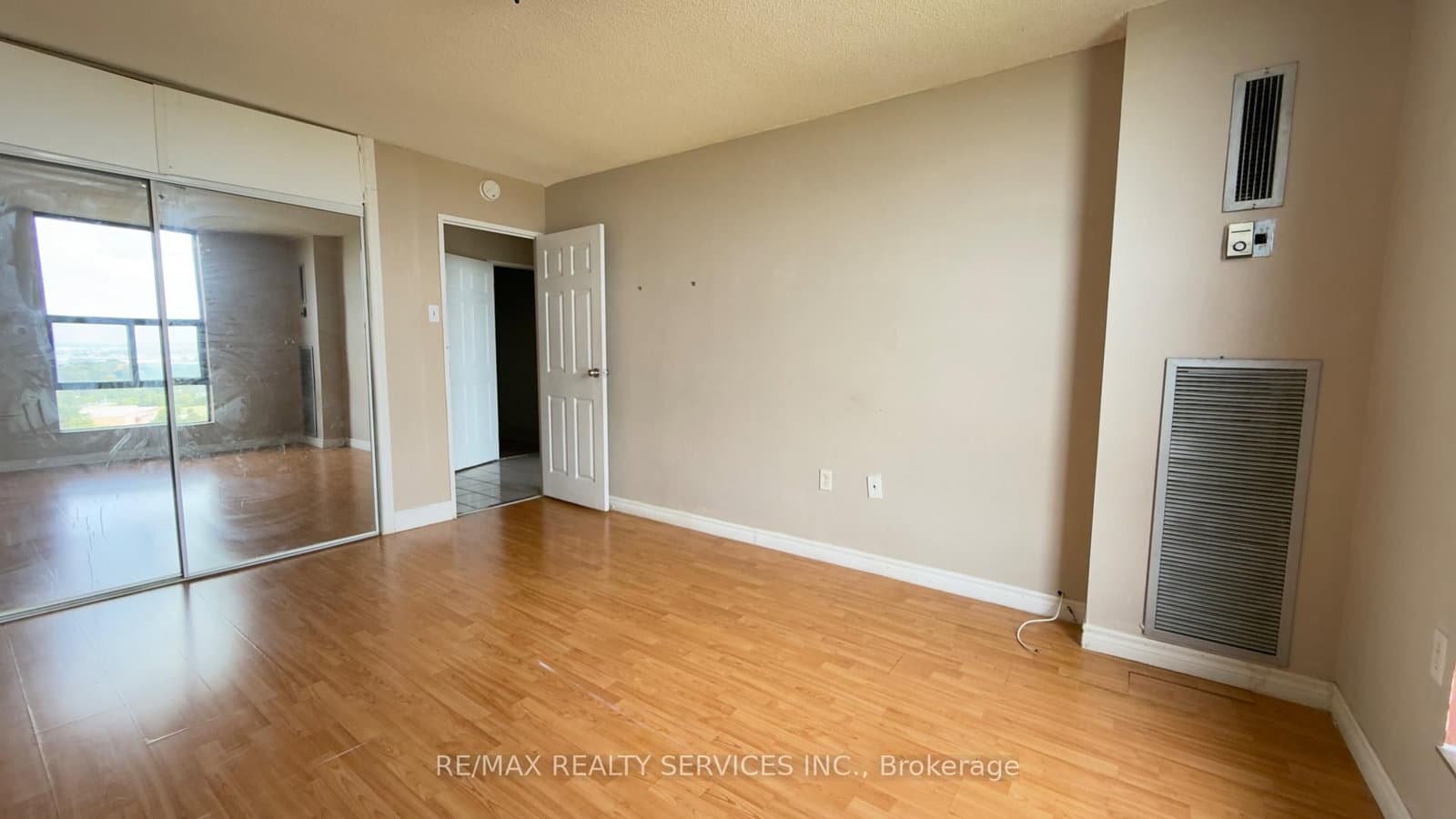 4 Kings Cross Road, Unit 1807 thumbnail 19