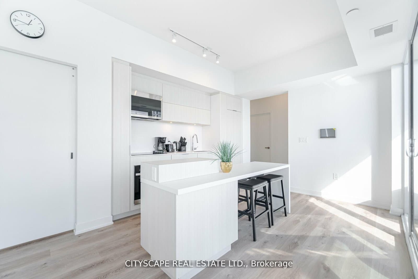 370 Martha Street S, Unit 1907 thumbnail 13