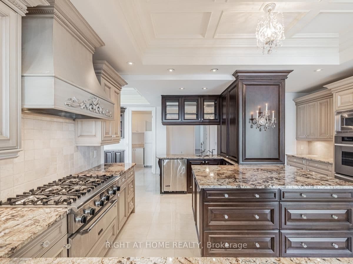 2095 Lake Shore Boulevard W, Unit LPH19 thumbnail 13