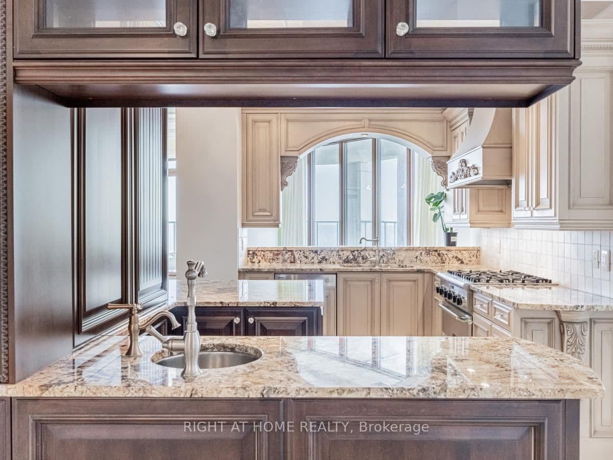 2095 Lake Shore Boulevard W, Unit LPH19 thumbnail 16