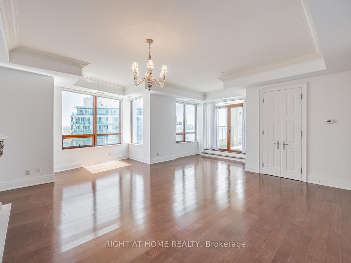 2095 Lake Shore Boulevard W, Unit LPH19 thumbnail 21