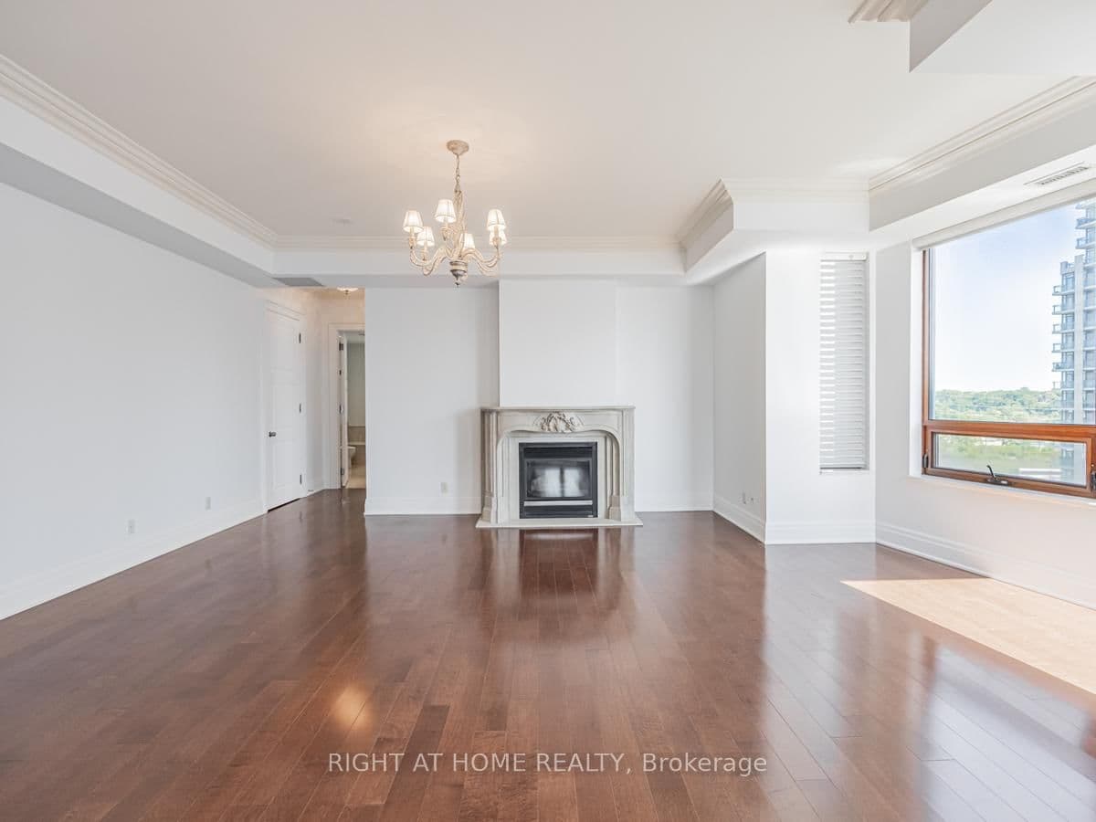 2095 Lake Shore Boulevard W, Unit LPH19 thumbnail 22