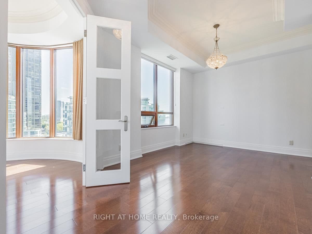2095 Lake Shore Boulevard W, Unit LPH19 thumbnail 25