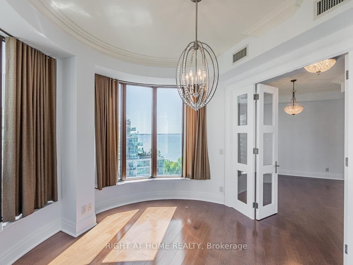 2095 Lake Shore Boulevard W, Unit LPH19 thumbnail 26