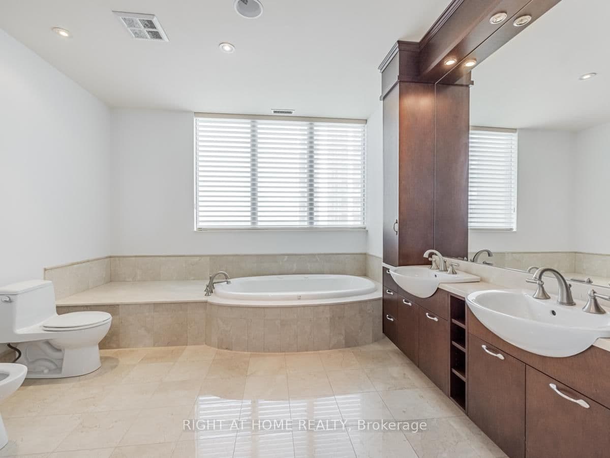 2095 Lake Shore Boulevard W, Unit LPH19 thumbnail 27