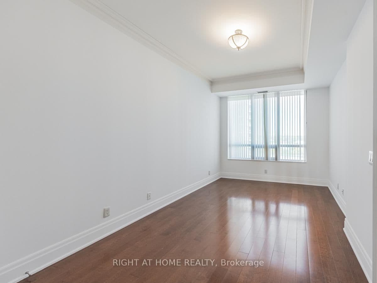 2095 Lake Shore Boulevard W, Unit LPH19 thumbnail 28