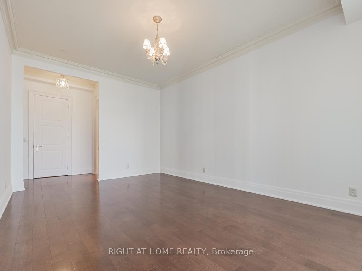 2095 Lake Shore Boulevard W, Unit LPH19 thumbnail 31