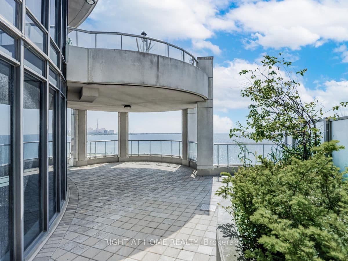 2095 Lake Shore Boulevard W, Unit LPH19 thumbnail 38