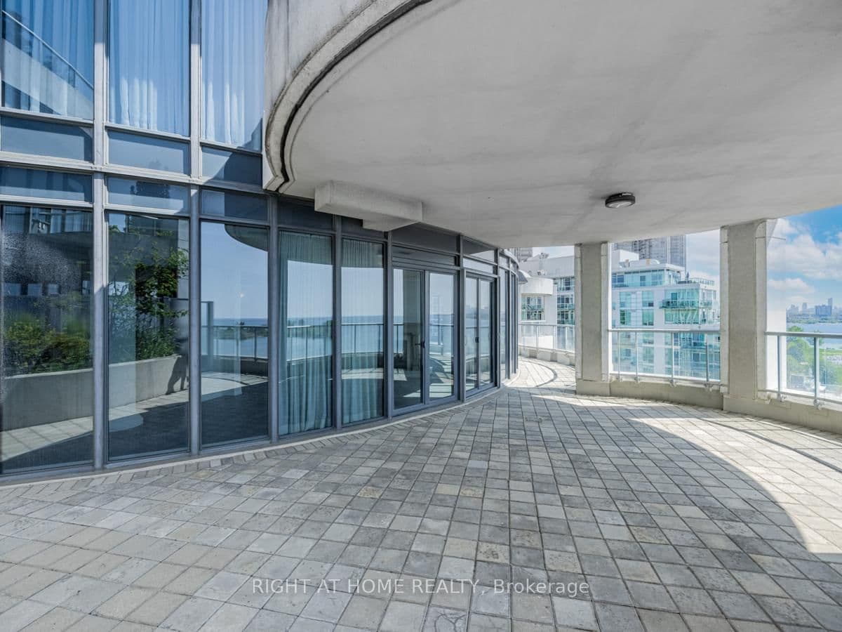 2095 Lake Shore Boulevard W, Unit LPH19 thumbnail 39