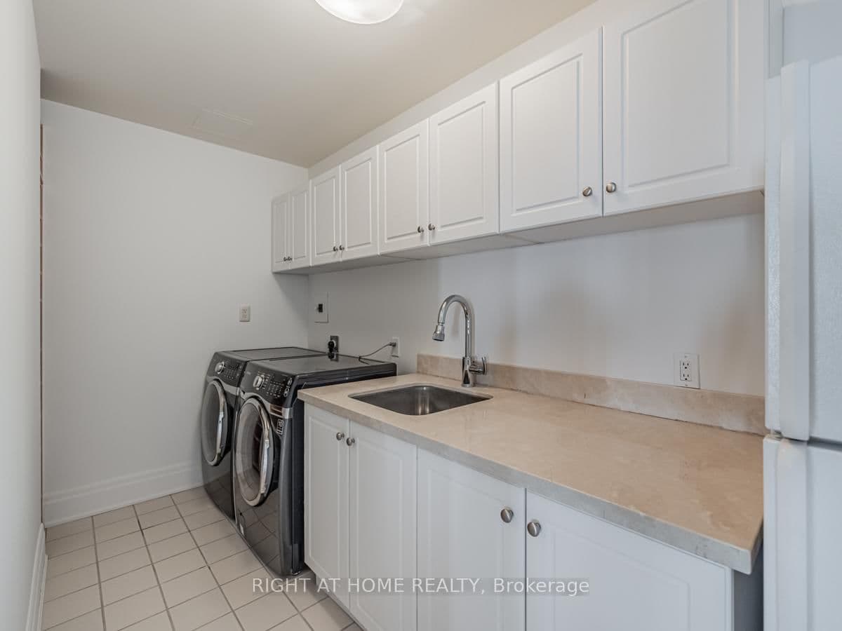 2095 Lake Shore Boulevard W, Unit LPH19 thumbnail 40
