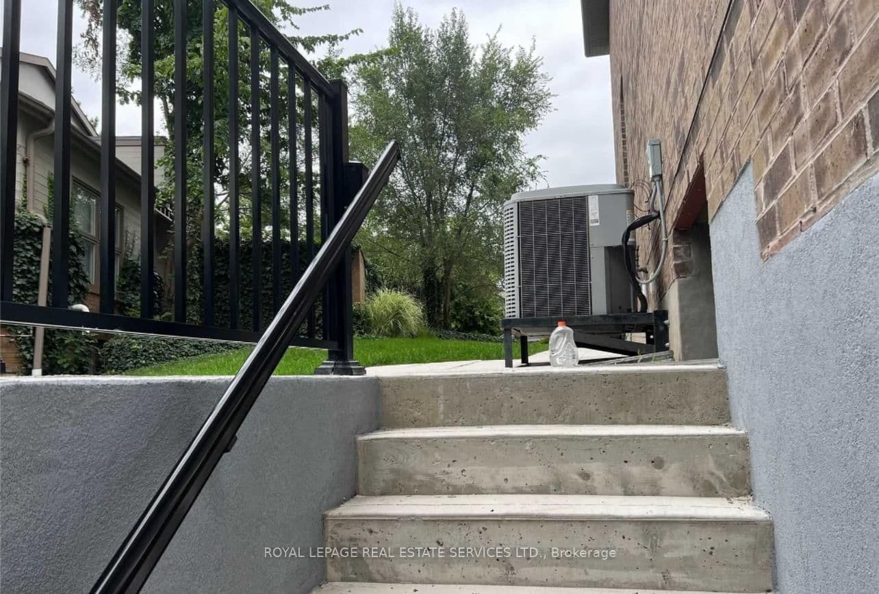 45 Ontario Court S, Unit Lower thumbnail 3